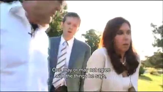 Oliver with President Cristina Kirchner discussing President Chavez смотреть онлайн