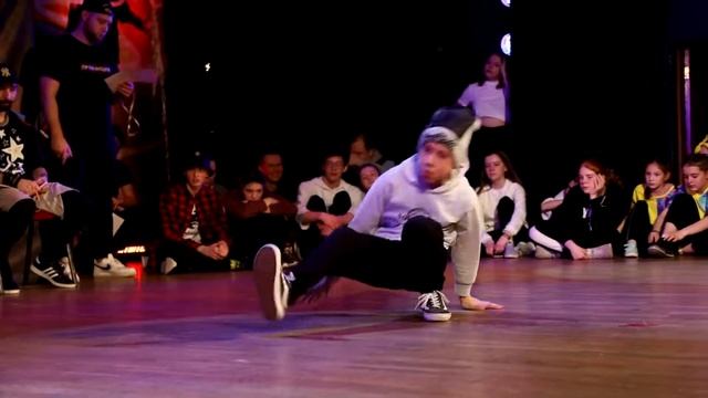 41) Break-dance JUNIOR FINALE | CRAZY FEET VS САФОНОВ смотреть онлайн