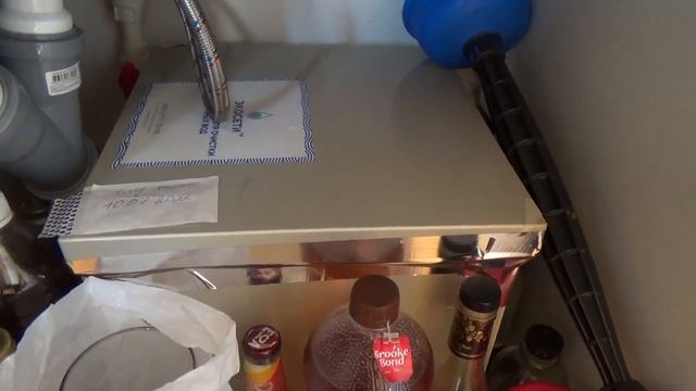 Обязательно ставьте жироуловитель под мойку, чтобы не было проблем с канализацией! смотреть онлайн