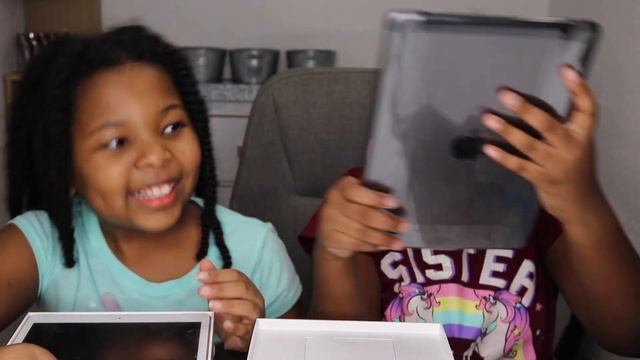 iPad 7th Generation Unboxing смотреть онлайн