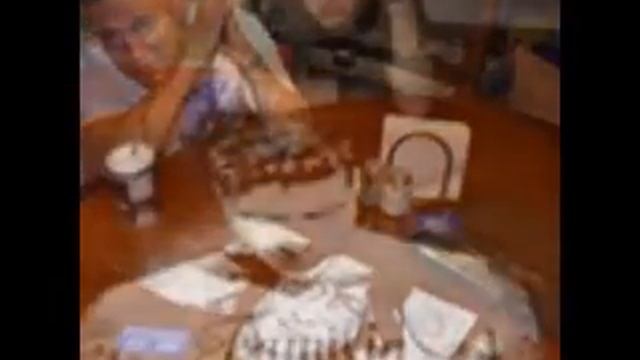 Талантливый человек красиво рисует солью !!! Посмотрите !!! смотреть онлайн