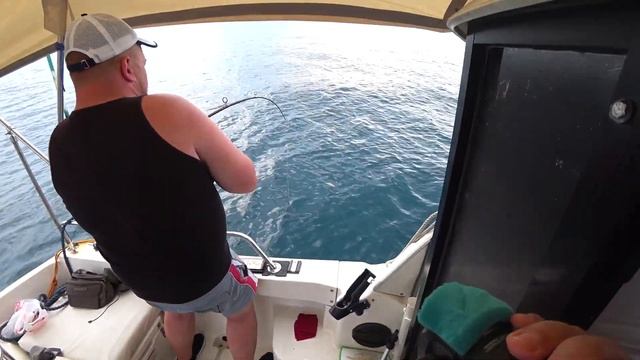 МОРСКАЯ РЫБАЛКА-ВОТ ОНА КАКАЯ! Рыбалка на Черном море 2021 смотреть онлайн