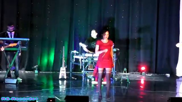 Катя Денисова и группа Русский стиль. А вишня красная смотреть онлайн