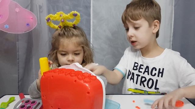Мы играем в плейдо, wir spielen Play doh смотреть онлайн