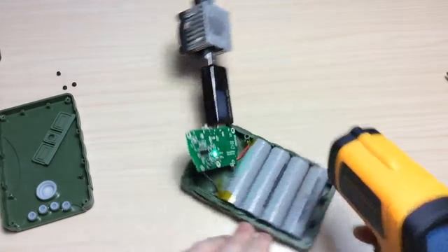 ТЕСТ ЗАЩИЩЁННОГО POWER BANK 10400mAh IP54 смотреть онлайн