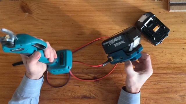 Лучший аккумуляторный секатор - легкий секатор