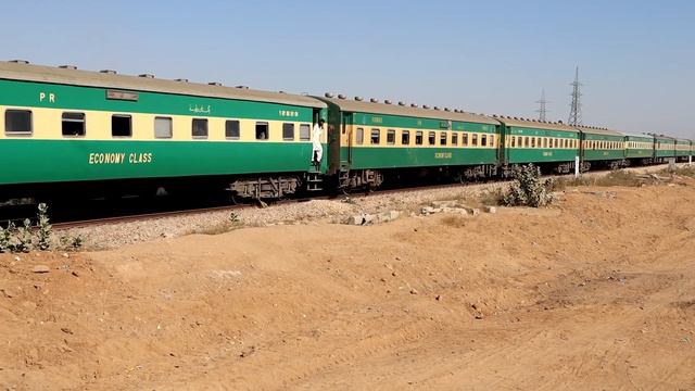Gaddar | Where Time Moves Slow | Railfanning at Last Station of Karachi смотреть онлайн