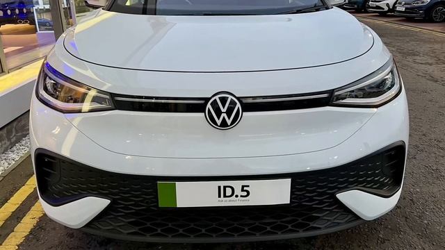New Volkswagen ID.5 Style 77kWh Pro 174PS Automatic смотреть онлайн