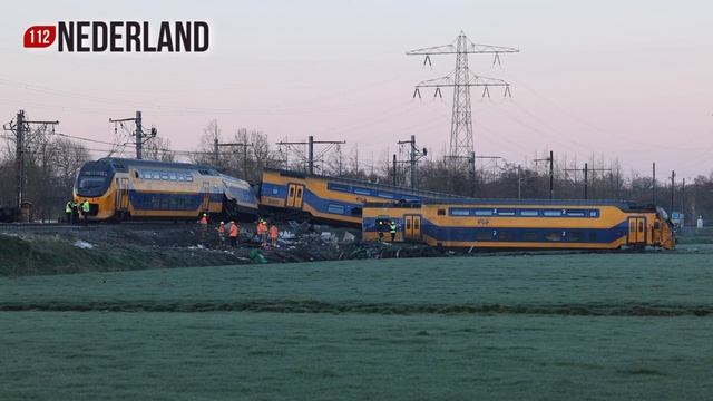 Treinontsporing in Voorschoten bij daglicht, dode en 19 gewonden смотреть онлайн