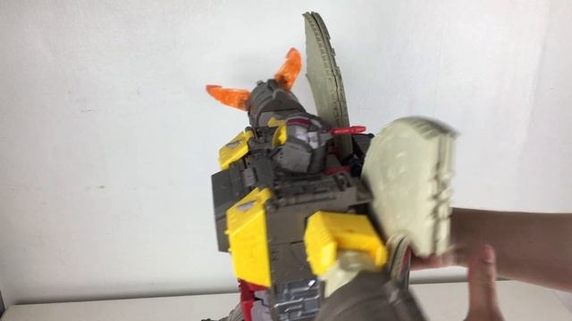 Transformers SIEGE War For Cybertron Titan Class Omega Supreme Review смотреть онлайн