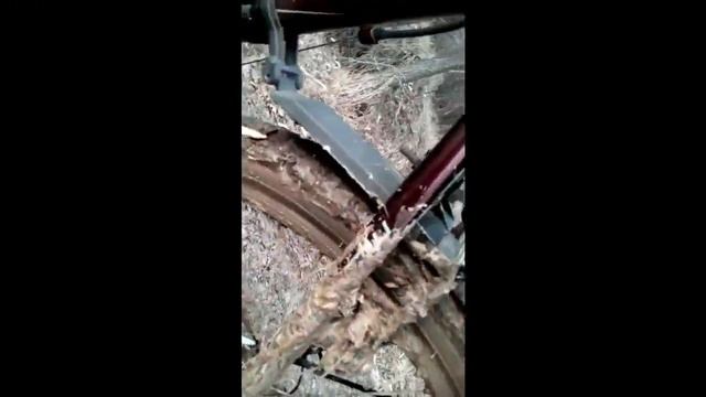 Весенняя поездка в грязь ч.3 Отмывание велосипеда! Обод и палка!))) смотреть онлайн