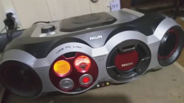 Bombox Philips Sound machine AZ 2558 смотреть онлайн