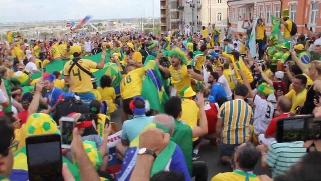 Бразильские болельщики перед матчем с Швейцарией смотреть онлайн