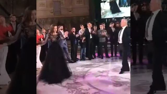 КАВКАЗСКИЙ ТАНЕЦ С НАЦИОНАЛЬНЫМ ЛИДЕРОМ ТАНЦА ЛЕЗГИНКА ДОККА МАЛЬСАГОВА ЛУЧШИЙ ИЗ ЛУЧШИХ В НАРОДЕ смотреть онлайн