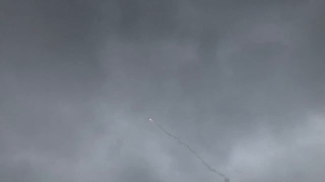 Ракета на топливе сахар+магний+натриевая селитра с желтым хвостом смотреть онлайн