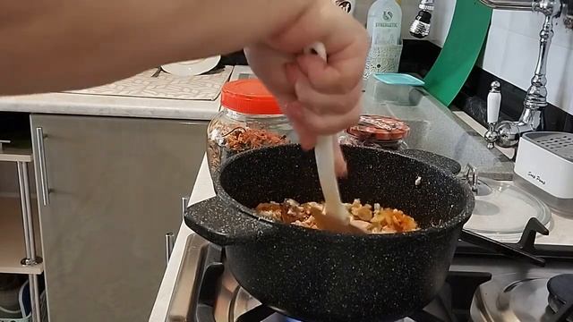 Солянка на сковороде Из свежей капусты Рисом и Фарше