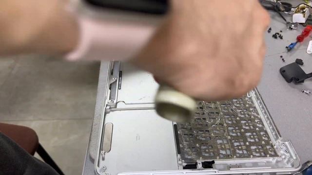 Замена клавиатуры батареи своими руками MacBook Pro 13 Mid 2014 A1502