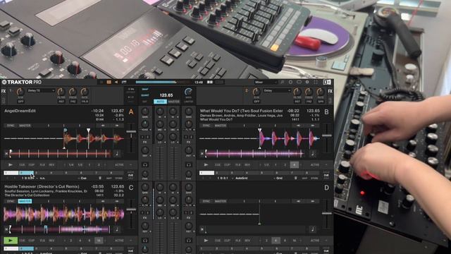 2022 Deep House Mix "Digital Grooves" - Soulful House Mix w Traktor Pro 3 MusicMushroom #157 смотреть онлайн