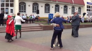 Танцы на улице!!! Вальс на Советской в Бресте.