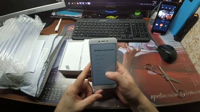 Распаковка Xiaomi Redmi 4X 4/64 Gold приобретенного на Gearbest.com смотреть онлайн