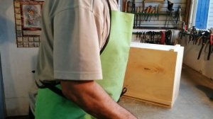 Самый простой ящик для переноски рамок.