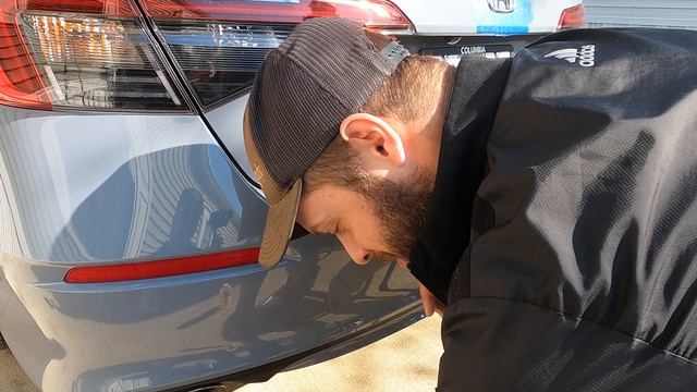 First thing to change on your Honda Civic SI 11th gen!! How to install OEM black civic emblems. смотреть онлайн