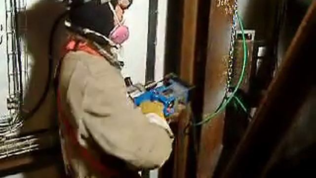 Crazy Larry using safety equipment in the OIL Patch up north смотреть онлайн
