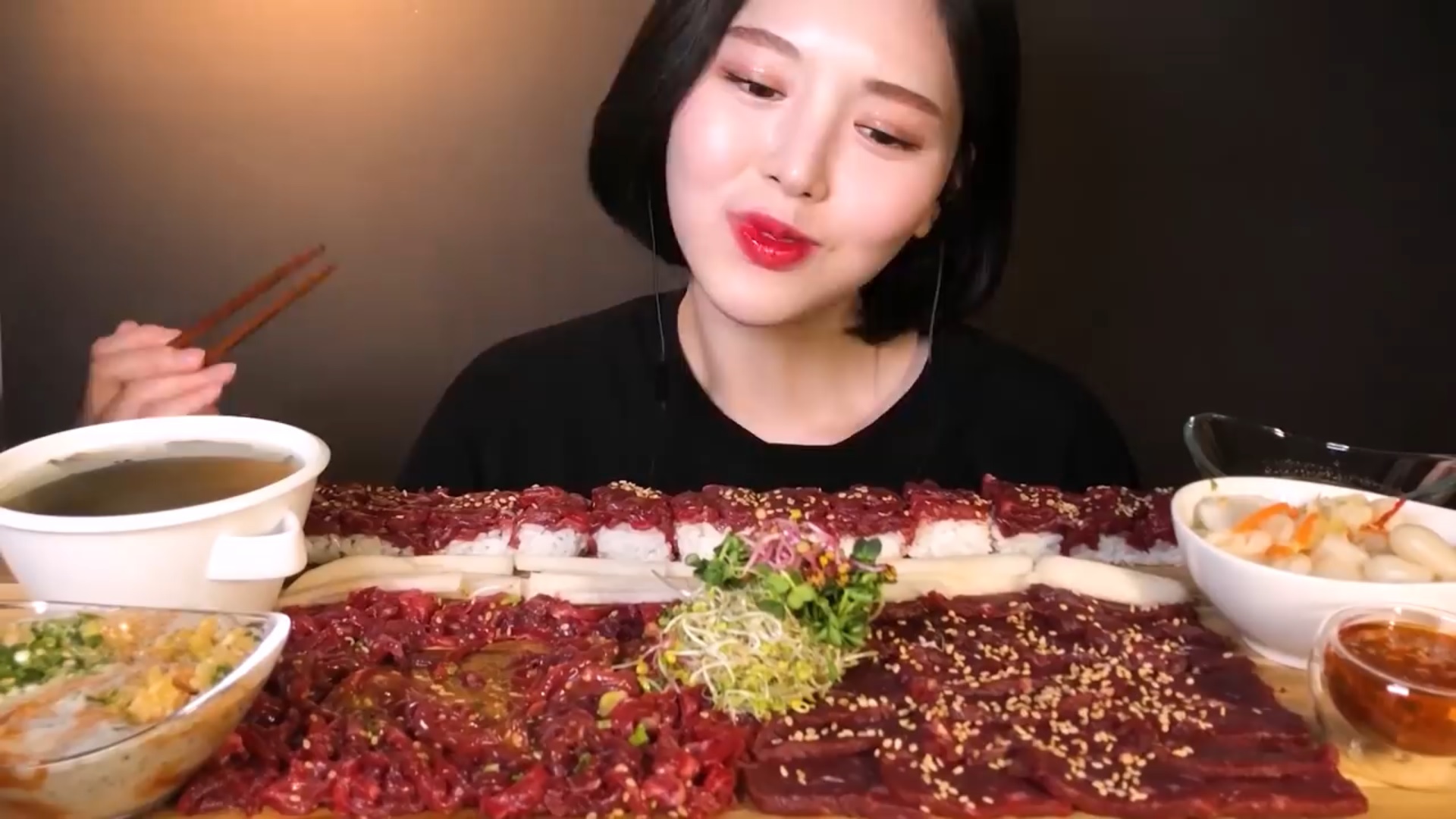 Корейский укус: Сырая говядина. АСМР.