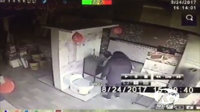 pareja de adultos roba en un almacén de Facatativá смотреть онлайн