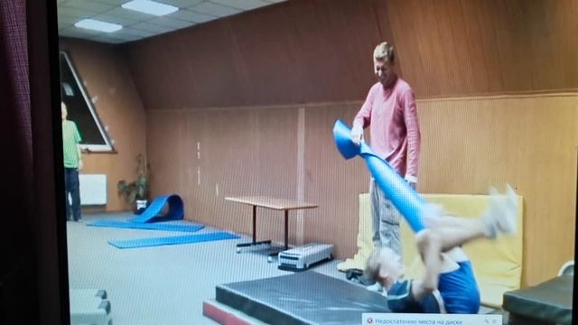 Юные горнолыжники (Гусев, Овчинников, Бардеев, Мосесов,... из группы С Сергеева) тренировка в зале смотреть онлайн