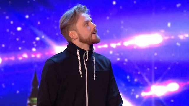 Pontus Lindman attempts world's most DANGEROUS card trick | Auditions | BGMT 2019 смотреть онлайн