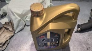 Киа с пробегом 678000 км. Замена моторного масла , Shell всё. Новое масло ZIC 5W-30