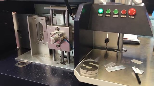 Станок автомат для создания объёмных букв смотреть онлайн