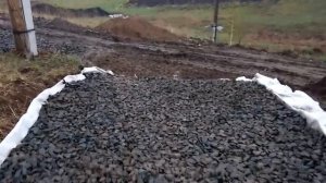 Отсыпаю дорогу на участке щебнем, фракция 40-70