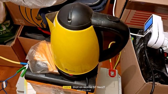 Инвертор 230 вольт 3000 Ватт , два аккумулятора выдают 24 вольта , подключаем електочайник 1500 Ват смотреть онлайн