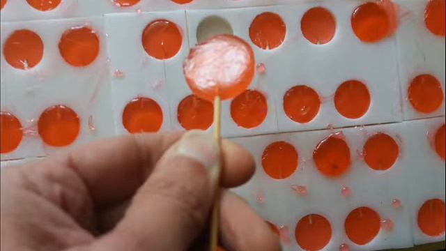 Силиконовая форма для леденцовой карамели таблетки диаметром 30 мм. смотреть онлайн