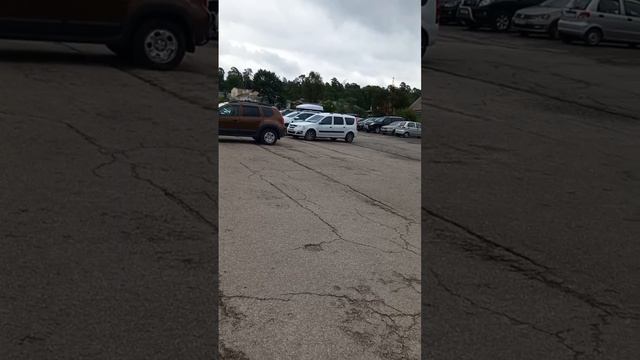 Оптина Пустынь, автостоянка, парковка, машины, автомобили, рядом монастырь