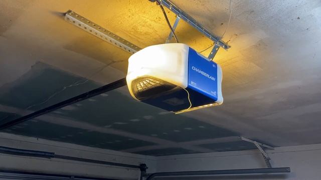How to Connect Remotes to Chamberlain Garage Door Opener смотреть онлайн