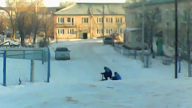 Катаемся на горке сломали снегокат смотреть онлайн