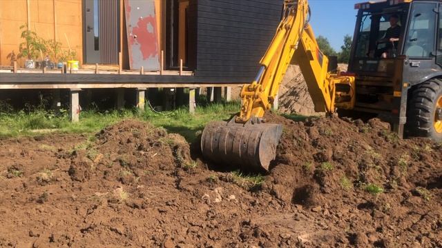 Благоустраиваем дачный участок в Псарево. Выемка грунта, планировка территории песком. смотреть онлайн