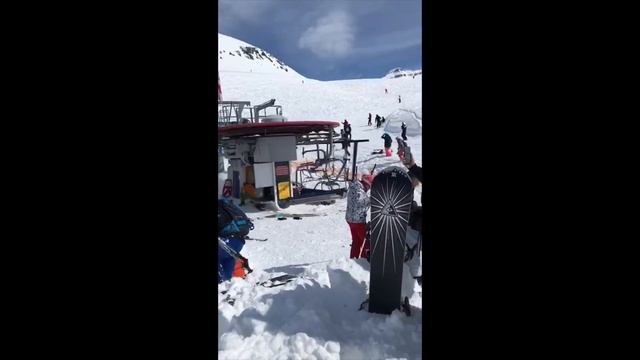 "Взбесившийся" подъемник в Грузии смотреть онлайн