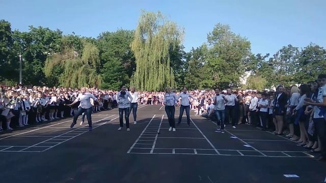 Флешмоб от родителей. Последний звонок. Сюрприз для ТСШ 9 Тирасполь смотреть онлайн