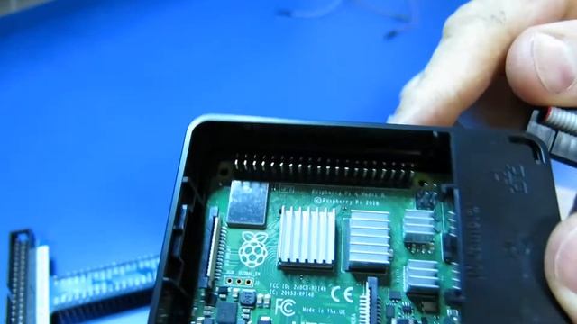 How To Safely Connect a Breadboard to Raspberry Pi смотреть онлайн