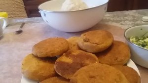 ГОТОВИМ С ЛЮБОВЬЮ!  ЛЕПЕШКИ ИЗ КУКУРУЗНОЙ МУКИ.  ОЧЕНЬ ВКУСНЫЕ!