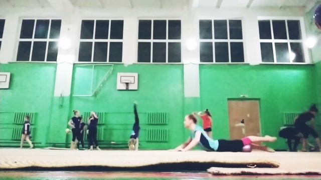 РИСКИ С МЯЧОМ/1 часть/300 подписчиков/GYMNASTIC Chocolatics смотреть онлайн