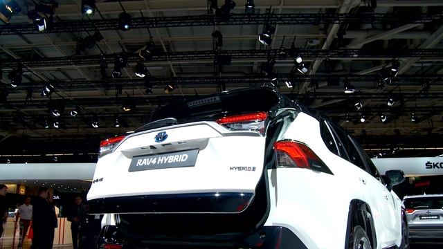 Toyota RAV-4 Hybrid 2019. Парижский автосалон 2018 смотреть онлайн