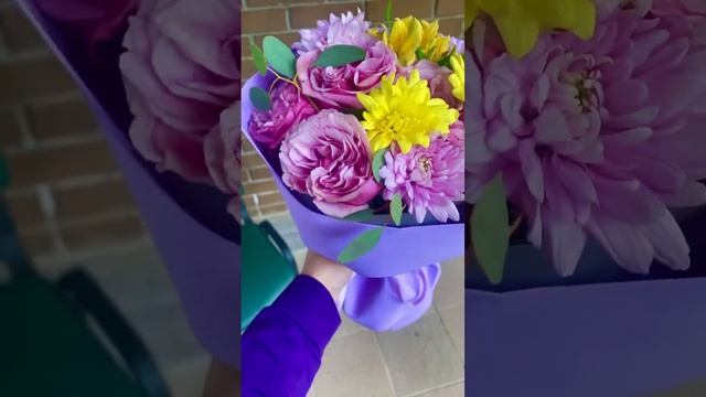 Яркий букет из хризантем и роз ?? смотреть онлайн