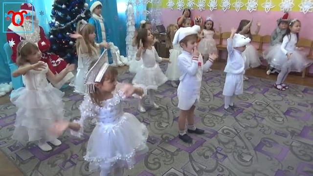 "ДЕД МОРОЗ ИДЕТ ПО КРЫМУ" или Как прошел у Олеси Новогодний утренник смотреть онлайн