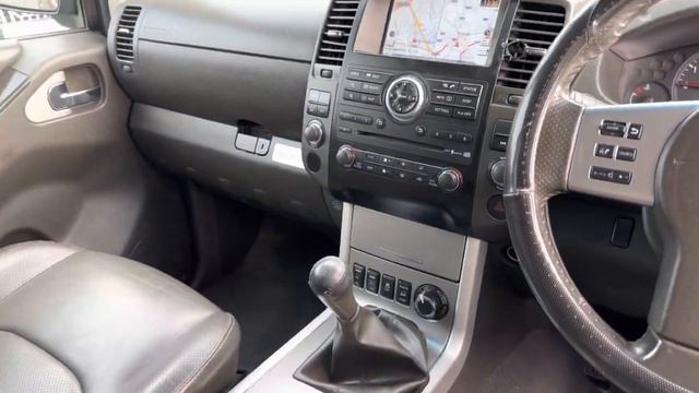 Nissan Navara 2.5 dCi Salomon Double Cab Pickup 4WD Euro 5 4dr смотреть онлайн