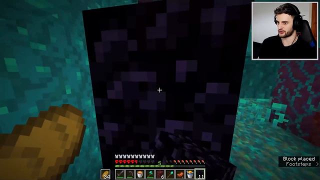 Minecraft, But It Rains OP Items смотреть онлайн